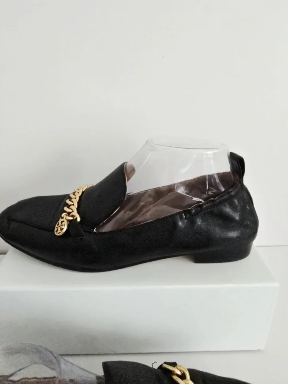 Tory Burch Mini Benton Black Loafers Flats 7.5 Gold Chain Charm Slip On Shoes